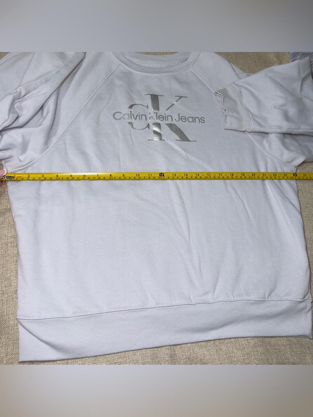 Calvin Klein Jeans Women’s XL Metallic Silver CK Logo Sweatshirt Lavender Pastel - Picture 8 of 9
